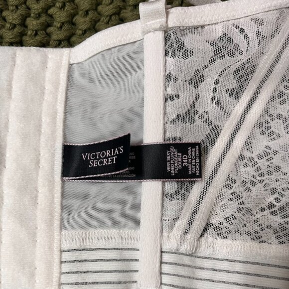 EUC VS Very Sexy Ivory Lace Long Line Plunge Bra - Picture 7 of 8